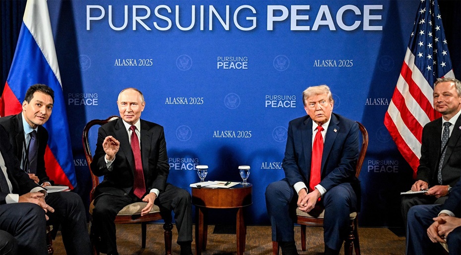 Vladimir Putin and Donald Trump at the Alaska 2025 summit on 15 August in Anchorage, US