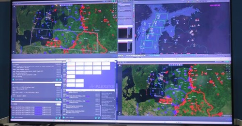Plexsys' ASCOT 7 displayed at ITEC 26. Top left and bottom right is the simulation. Top right is the BC3 display and bottom left is Sonomarc showing L16 messaging and chat.