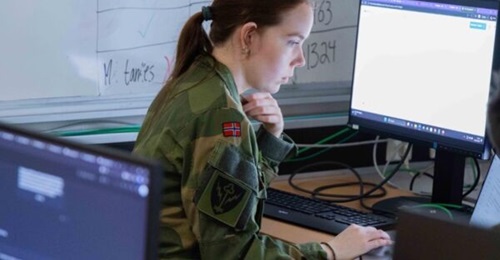 Image of participant of the Locked Shields 2026 exercise at the Norwegian Cyber Command in Lillehammer, Norway.