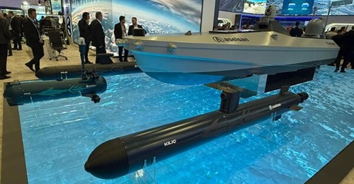 The smaller Kiliç 10 (left), and larger Kiliç 200 (centre) OWA AUV's, and the Tufan OWA USV unveiled by Aselsan at Saha Expo 2026.