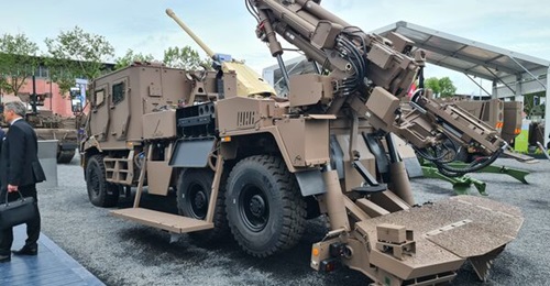 A 6x6 CAESAR SPH is displayed at Eurosatory 2024.