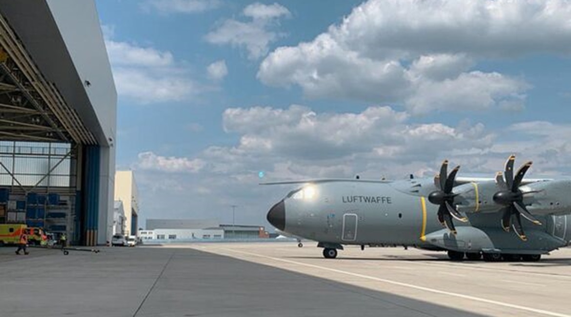 A Luftwaffe A400M medevac aircraft arrived at Cologne-Wahn airbase on 26 June with six German troops and a Belgian soldier wounded in Mali the day before.