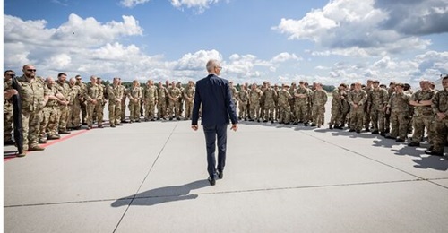 The Danish ambassador to Latvia, Morten Jespersen, greeting Danish soldiers who landed in Latvia on 7 July 2026.