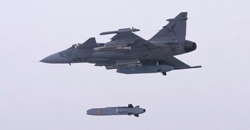 A screenshot from a Swedish Air Force video showing the first in-flight release of a Taurus KEPD 350 cruise missile from a Gripen during testing in August 2026.