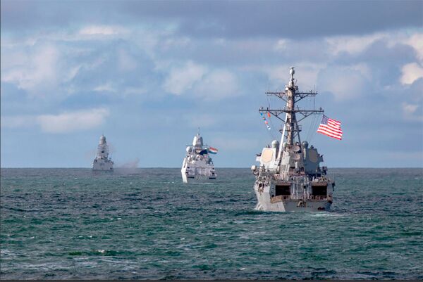 De Zeven Provinciën (centre) 
        equipped with the SMART-L MM/N radar and USS 
        Paul Ignatiusv (far right) 
        are pictured
        
        during the ‘ASD/FS-21' exercise.
       (Thales)