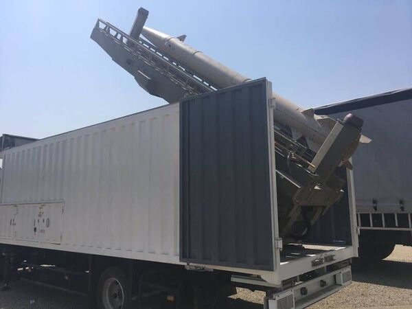 It was unclear if the containerised Fateh-110 launchers that were displayed have retractable roofs.   (Mashregh News)