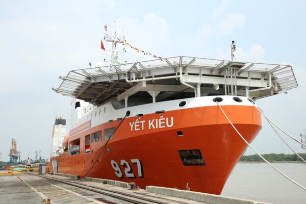 
        The VPN received submarine rescue ship
        Yết Kiêu (
        927) from the Z189 shipyard in a ceremony held on 30 July in Hải Phòng.
       (Z189 Shipyard)