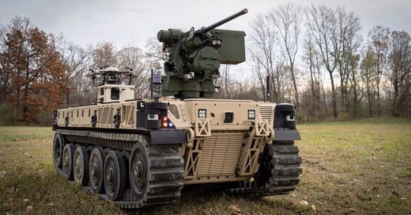 A US Army Remote Combat Vehicle – Light (RCV-L) equipped with a Tethered Unmanned Aerial System. (US Army )