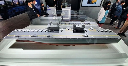 A scale model of DSME's aircraft carrier proposal for the RoKN's CVX programme, as displayed during the 9-12 June MADEX 2021 exhibition in Busan, South Korea.