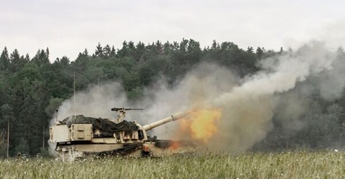 The M109A7 SPH, pictured above firing in an US Army exercise, can sustain a one round per minute rate of fire and a maximum rate of fire of four rounds per minute.