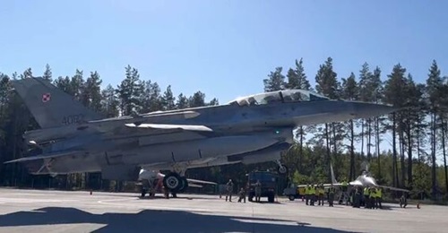 A Polish Air Force F-16D touches down on a 2 km stretch of Route 604 on 25 September, marking a first for the type in national service and a return to roadway operations for the service for the first time in 20 years.
