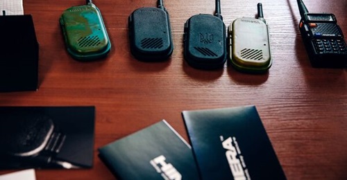 The Himera G1 handheld jam-resistant radio displayed at the Inscience Conference in Kyiv, Ukraine, in June 2023. The radios dimensions are 60×120×20 mm.