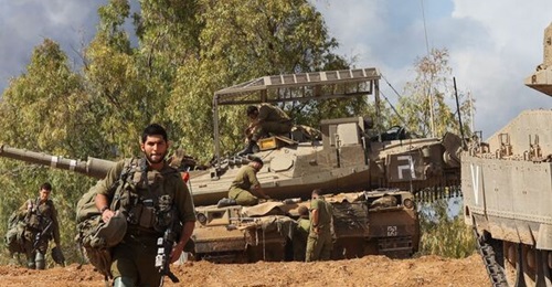 An Israeli Merkava IV tank fitted with a metal cage canopy south of Ashkelon on 15 October.
