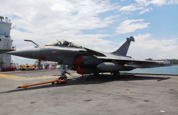 A Dassault Rafale multirole fighter, seen here on the flight deck of aircraft carrier Charles de Gaulle while it was berthed at RSS Singapura - Changi Naval Base. (Janes/Ridzwan Rahmat)