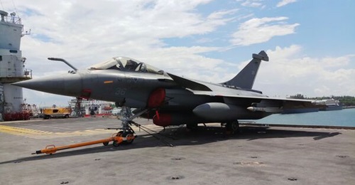 A Dassault Rafale multirole fighter, seen here on the flight deck of aircraft carrier Charles de Gaulle while it was berthed at RSS Singapura - Changi Naval Base.