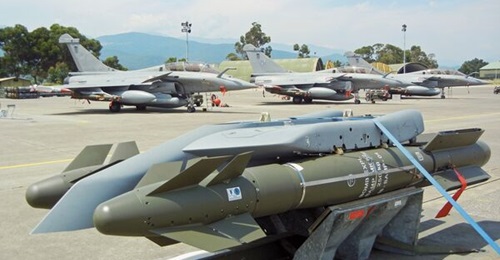 France has announced a package of air-launched munitions for Ukraine, including the AASM Hammer guided bomb. Although seen here in its baseline GPS/INS-guided version in front of French Rafale fighters, they will likely be used by Ukraine on the F-16.