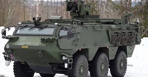 A Patgb 300 CAVS showing the unique Swedish modifications to the platform. These include a roof-mounted Kongsberg RS4 Protector ROWS and two banks of four smoke dischargers mounted beneath the windshield.