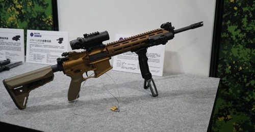 A 5.56×45 mm XT112 assault rifle prototype showcased at TADTE 2023. The rifle has a firing range of 600 m.
