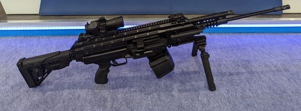 Gestamen Arms G224 5.56 mm machine gun, fitted with Magpul D60 drum magazine.