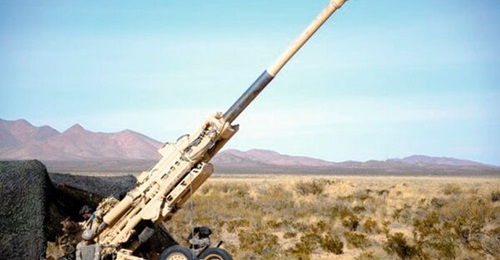 An M777 howitzer being readied to fire at the Oro Grande Range Complex, New Mexico.
