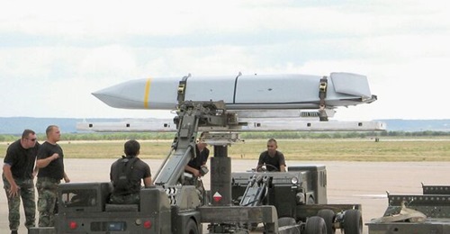 US Air Force technicians prepare to load a JASSM cruise missile aboard its launch aircraft. The Netherlands is to receive the extended range JASSM-ER variant for its F-35As.