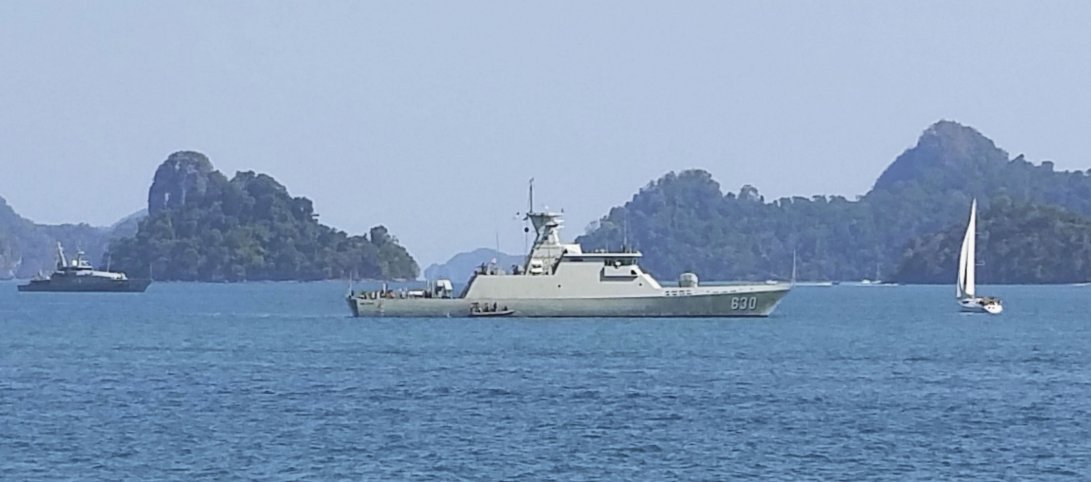 
        The third-of-class KCR-60M-class fast attack craft, KRI
        Halasan
        , seen off Langkawi, Malaysia. Indonesia has placed an order for four more vessels in the class.
       (IHS Markit/Ridzwan Rahmat)