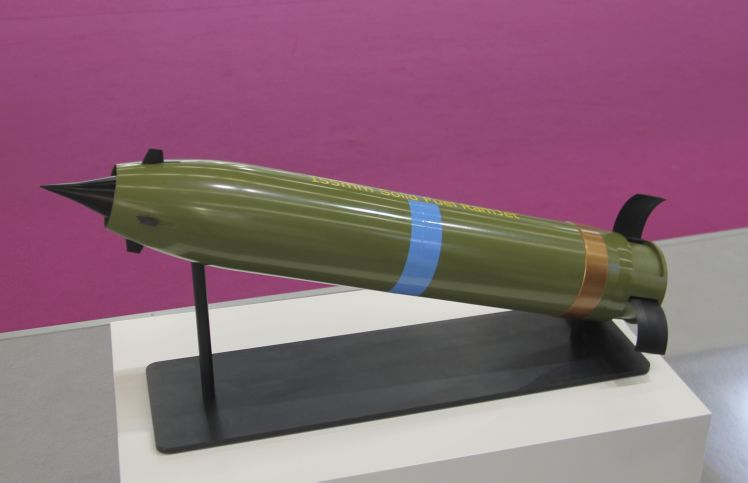 A scale model of Nammo’s long-range 155 mm solid propellant ramjet artillery projectile as it would appear in flight. (Christopher F Foss)