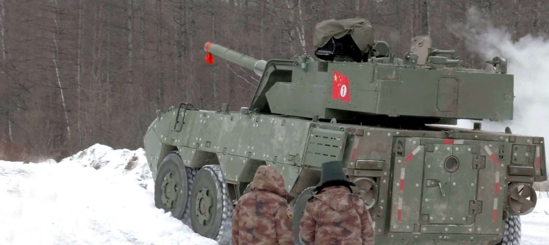 Images emerged in late January of a new Chinese 8×8 assault gun being tested by the PLAGF. (Via lt.cjdby.net)