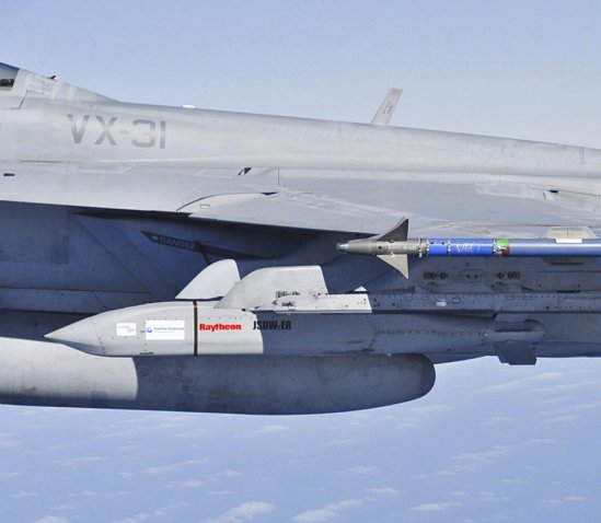 A JSOW-ER prior to release by a Super Hornet test aircraft. The powered weapon has an unchanged outer mould line compared with the unpowered JSOW versions. (Raytheon)