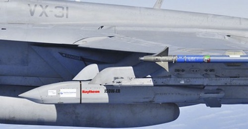 A JSOW-ER prior to release by a Super Hornet test aircraft. The powered weapon has an unchanged outer mould line compared with the unpowered JSOW versions.
