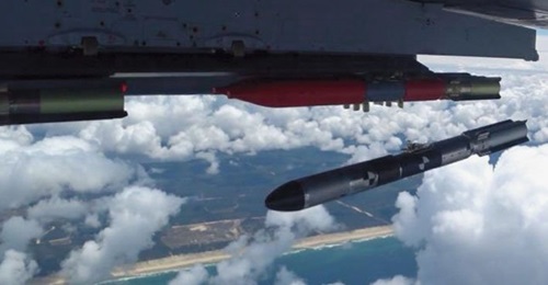 A prototype BAT-120LG round being released from a French Air Force Mirage 2000D at Biscarrosse, southwest France, in June 2018. This was the first guided release of the developmental munition.