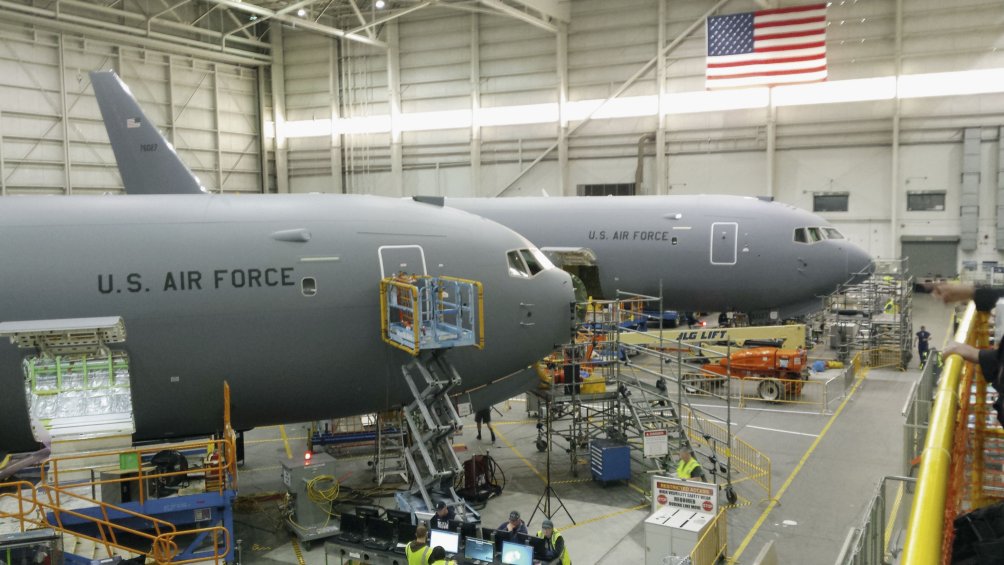 A USAF training squadron received its first two KC-46A aerial refuelling tankers. The delivery gives maintainers and other crews the opportunity for hands-on experience with the aircraft. (IHS Markit/Pat Host)