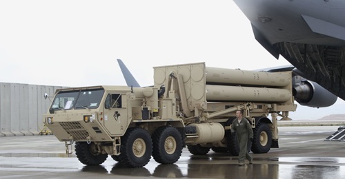 A US Army THAAD launcher from Battery B, 2nd Air Defense Artillery Regiment is seen being unloaded from a C-17 transporter at Nevatim Air Base, Israel, on 1 March 2019.