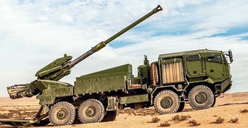 Two versions of the Elbit ATMOS, which is the basis for the IDF's new self-propelled howitzer.