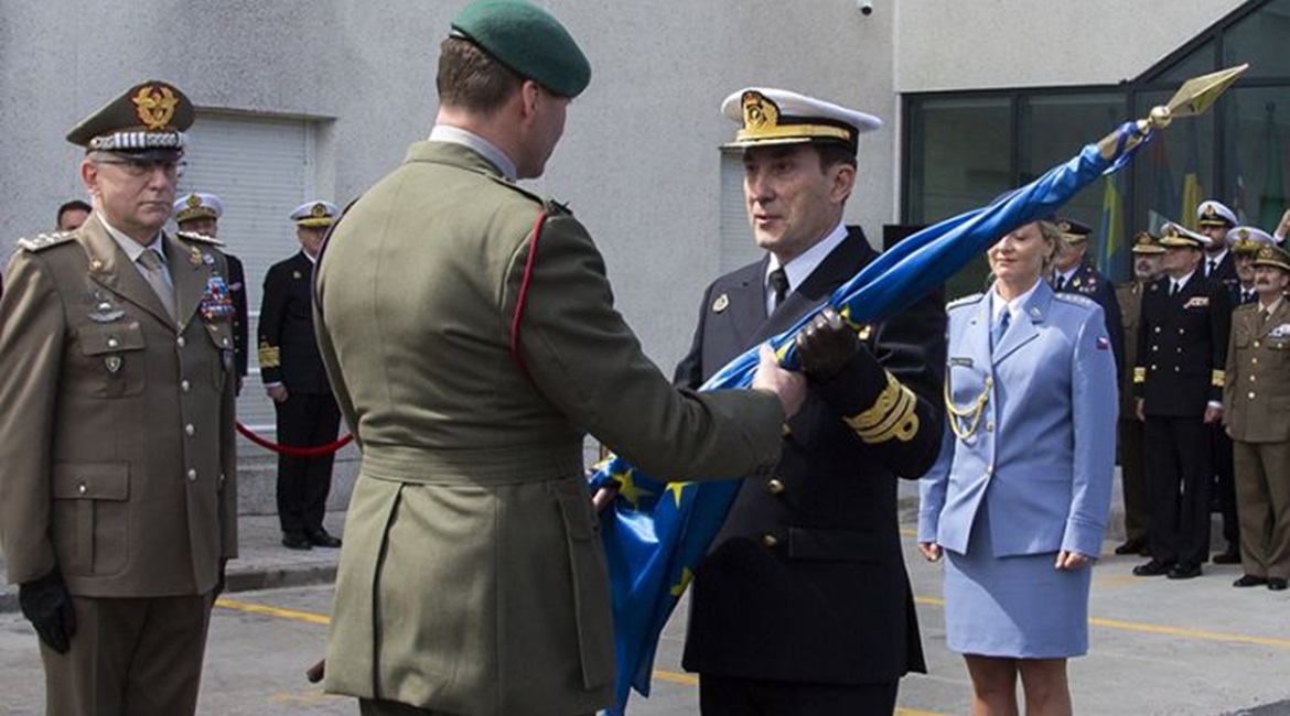 Command of the headquarters of the EU's counter-piracy Operation 'Atalanta' off the Horn of Africa was transferred from UK Royal Marines Major General Charlie Stickland to Spanish Navy Vice Admiral Antonio Martorell Lacave in Rota on 29 March.