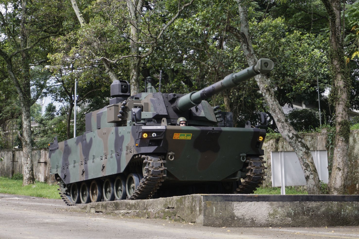 The Indonesian MoD signed an LOI with PT Pindad on 12 April reaffirming its interest in acquiring Kaplan MT tanks (similar to this one). (FNSS)
