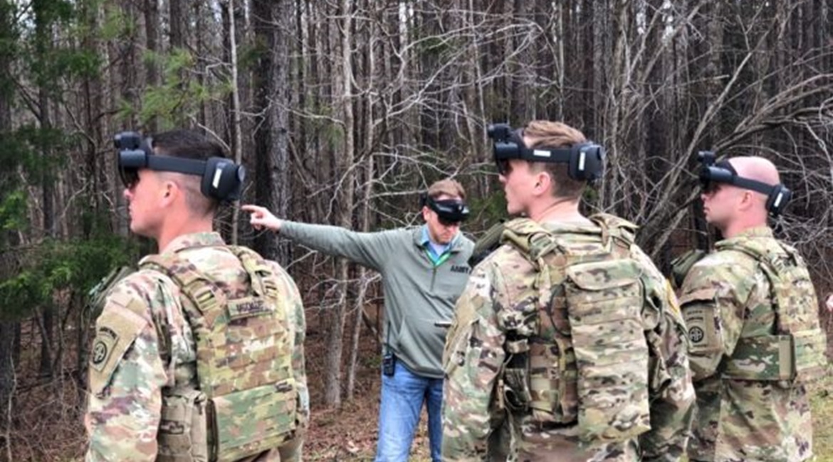 US Army soldiers using their new IVAS, based on the Microsoft HoloLens.