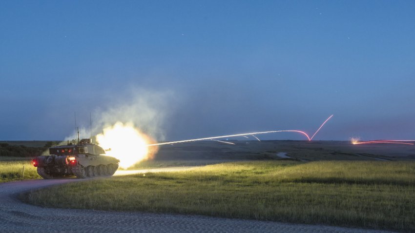 A Challenger 2 during the night firing of kinetic energy rounds down range. (Crown Copyright)