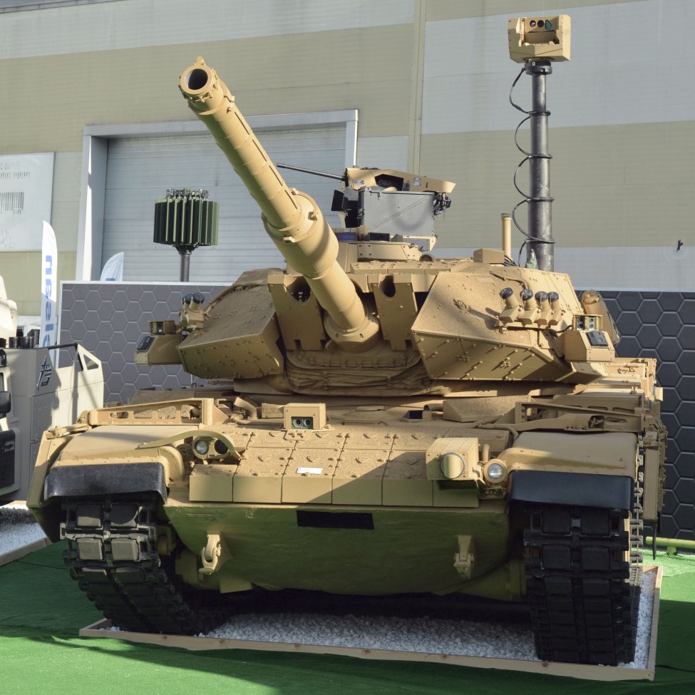 The latest upgraded M60TM tank for the Turkish Land Forces Command, fitted with a retractable mast-mounted sensor pack and one of the Pulat active protection system munition modules on the front of the vehicle. (IHS Markit/Patrick Allen)