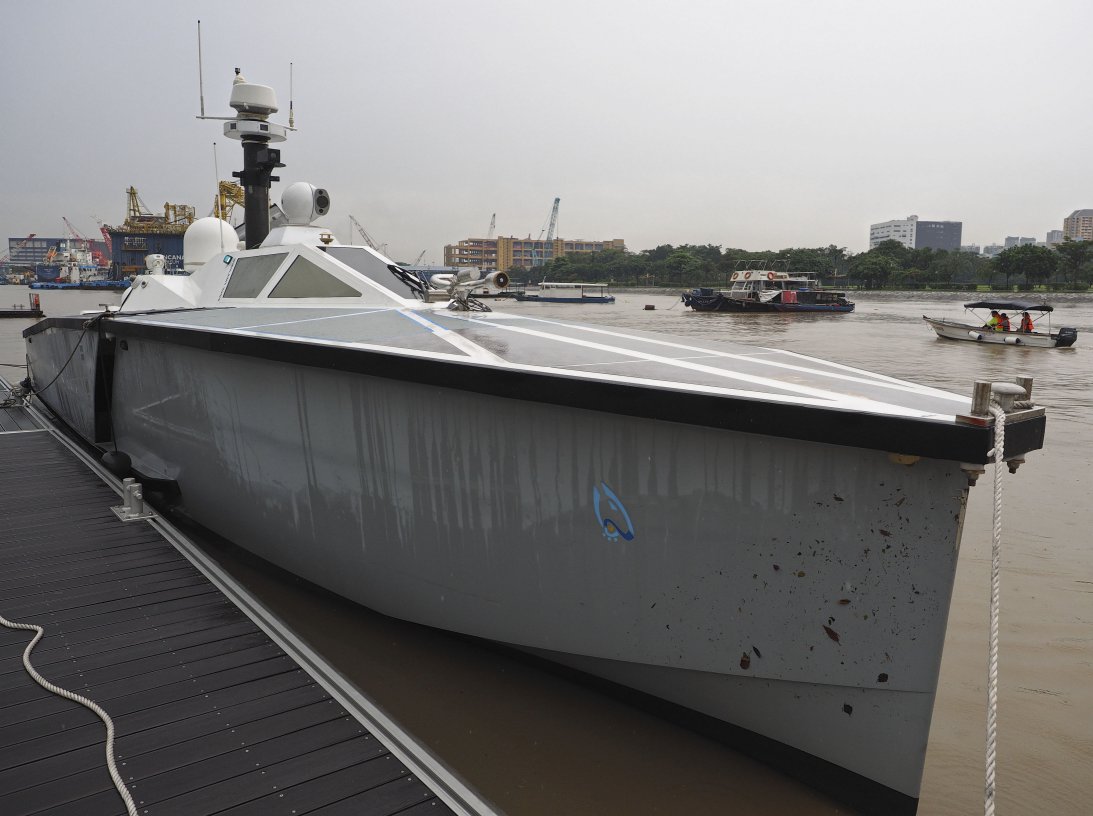 Vigilant IUSV prototype LongRunner berthed prior to a sea trial. (IHS Markit/Kelvin Wong)