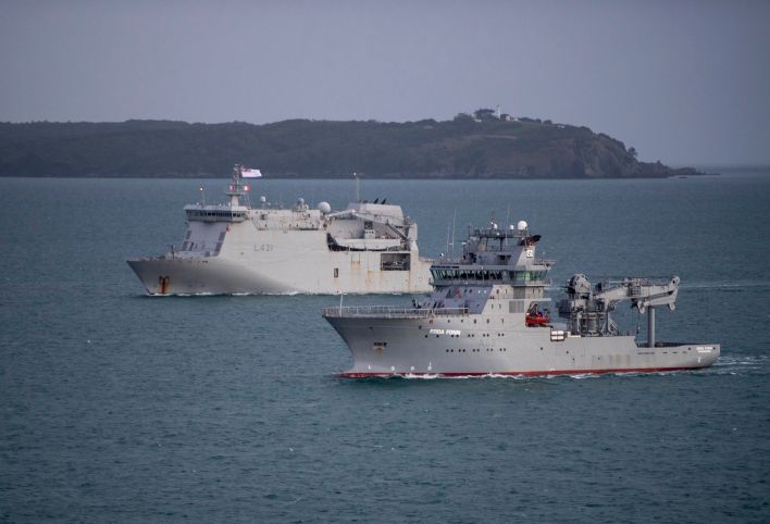 
        The RNZN’s future hydrography ship,
        Manawanui
        (front), is seen here arriving in Auckland, New Zealand, in mid-May accompanied by HMNZS
        Canterbury
        (back).
       (RNZN )