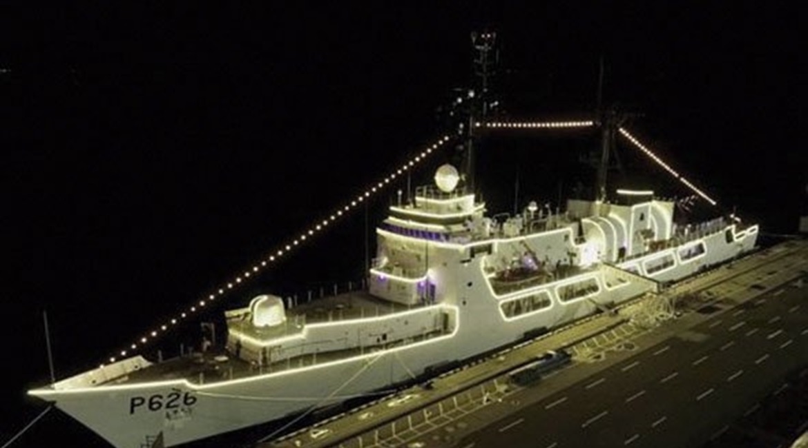 On 6 June the Sri Lanka Navy commissioned SLNS 
        
        , an ex-USCG Hamilton-class cutter, in a ceremony held at the Colombo harbour.