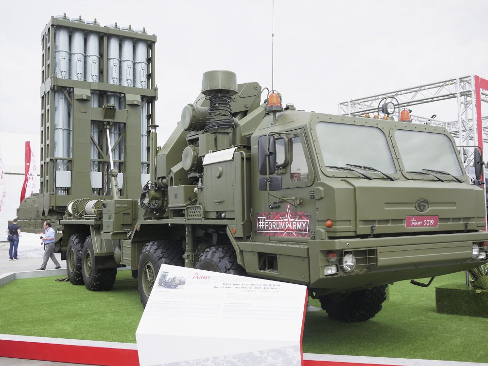 Production ready S-350 Vityaz SAM system 50P6 TEL armed with 12 9M96D missiles, each of which has an approximate range of 120 km, displayed at the Army 2019 defence exhibition held in Kubinka close to Moscow on 25–30 June. (IHS Markit/Miko Vranic)
