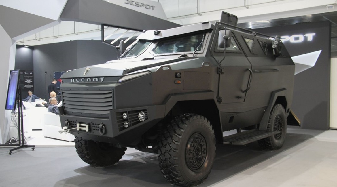 The TRB Despot 4×4 APC has a crew of three and can carry six dismounts.