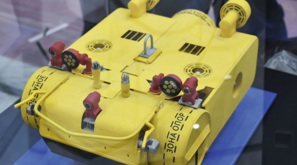 A scale model of the Alexandrite-ISPUM-E MCM system's unmanned underwater vehicle.