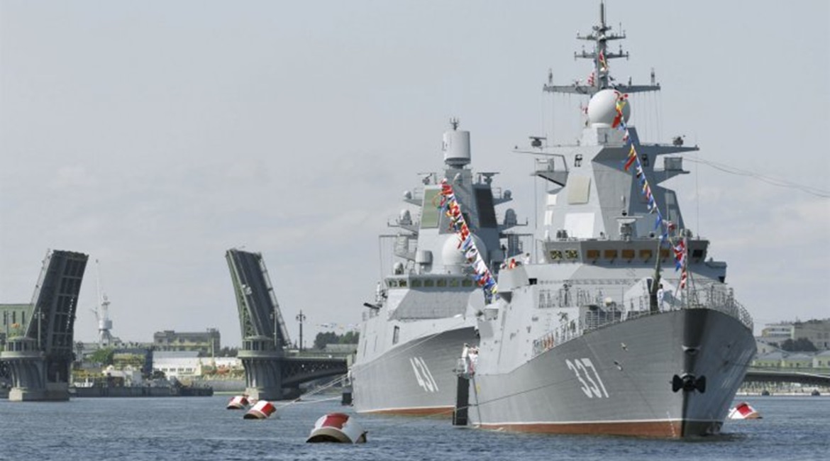 First-in-class Project 20385 corvette 
        
         in Russia's Navy Day parade rehearsal in St Petersburg on 25 July.