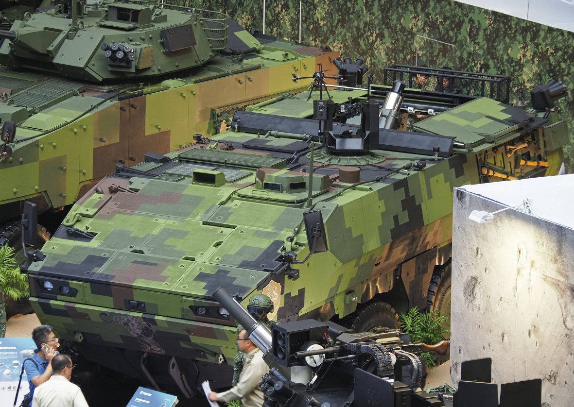 The 81 mm Mobile Mortar System seen integrated to the prototype 8×8 M2 Mortar Carrier, which is under development by the MND Materiel Production Center’s 209th Arsenal. Its UAV-based forward-targeting system can be seen on its portside roof hatch. (IHS Markit/Kelvin Wong)