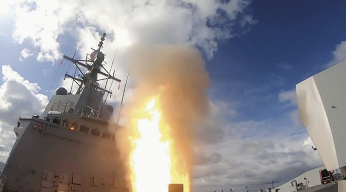 Hobart firing its SM-2 missile for the first time