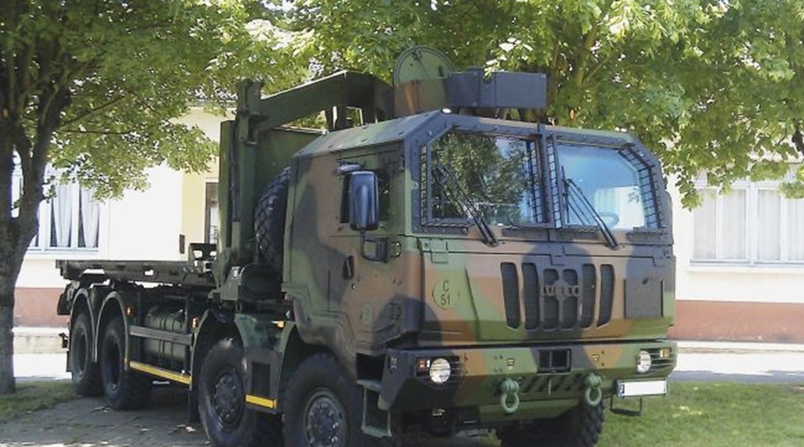 One of the latest trucks to enter service with the French Army is this Iveco Defence Vehicles 8×8 fitted with a protected cab and a mechanical handing system at the rear.