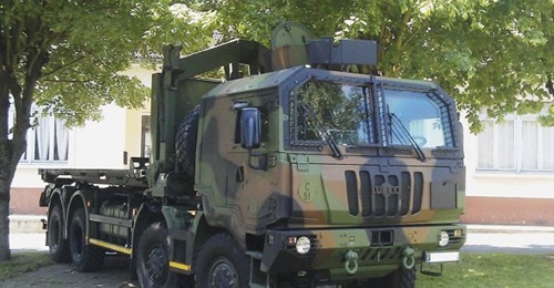 One of the latest trucks to enter service with the French Army is this Iveco Defence Vehicles 8×8 fitted with a protected cab and a mechanical handing system at the rear.